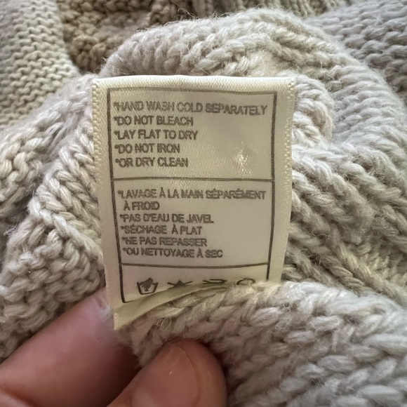 Cupcakes & Cashmere sweater - Picture 8 of 9